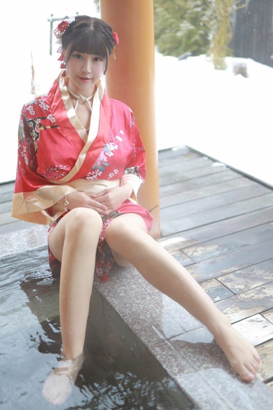 饥渴娇娘朱可儿露天浴池裸身入镜-IS【56】